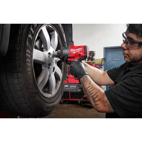 Milwaukee 2967-22 M18 FUEL 1/2" High Torque Impact wrench w/ Friction Ring Kit